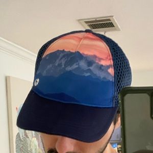 Oiselle Runner-Trucker Folding Hat